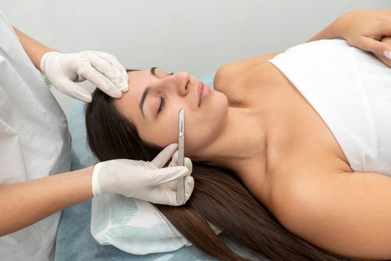 Professional dermaplaning tool for estheticians - Lumohs Dermaplane
